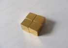 中国 立方体のネオジムのブロックの磁石は金N35 5に* 5 * 5 mm 80の摂氏程度塗りました 工場