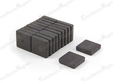 中国 長方形の亜鉄酸塩のブロックの磁石19 * 19 * 5のモーターのための亜鉄酸塩の陶磁器の磁石 代理店