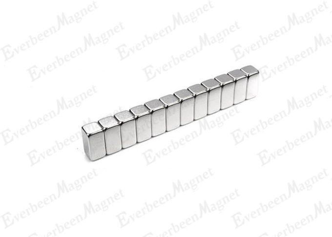 希土類ネオジムN52新冷却装置棒ブロックの磁石のストリップ60 x 10 x 4つのmm